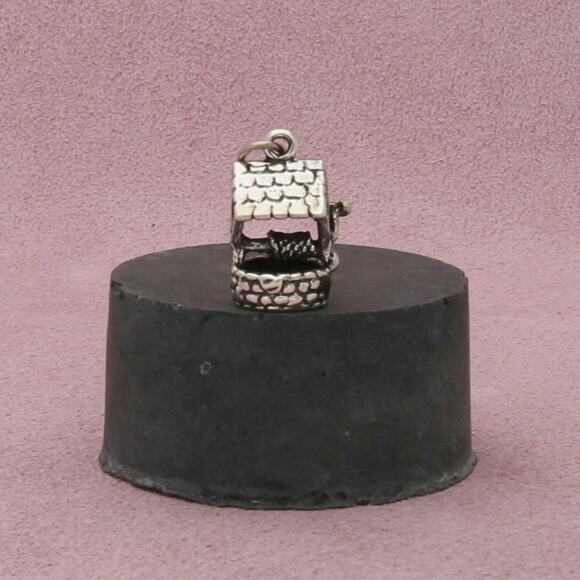 sterling silver vintage 3d water well charm pendant - Picture 1 of 3